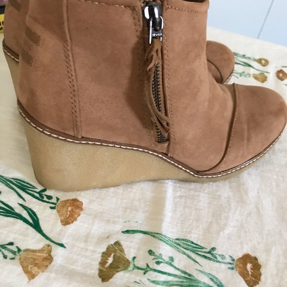 Toms wedge booties